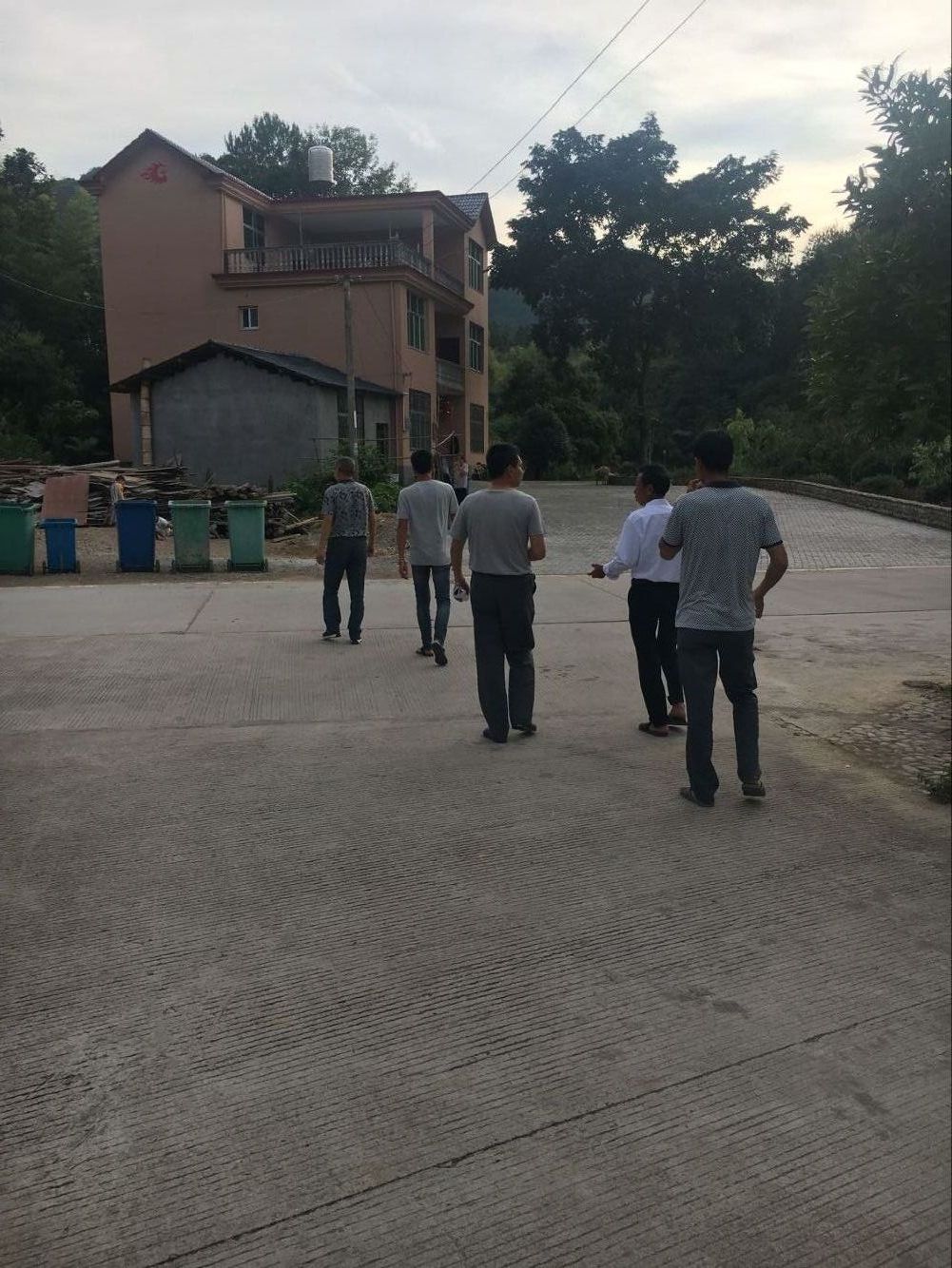 福建易順建筑工程有限公司黨支部幫扶招沙甲貧困戶(hù)摸底調(diào)查