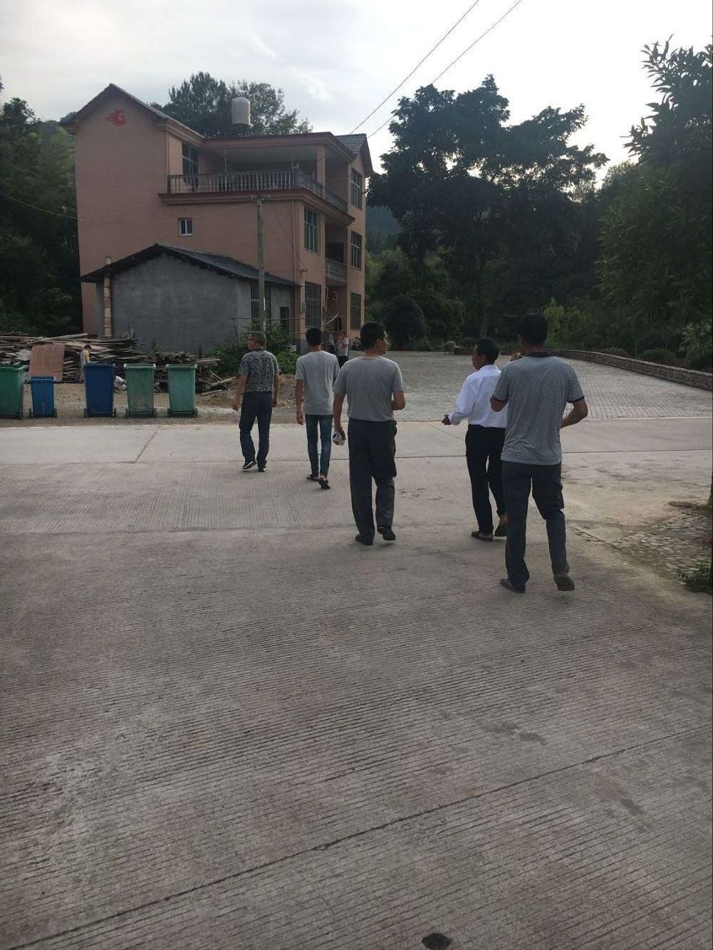 福建易順建筑工程有限公司黨支部幫扶招沙甲貧困戶(hù)摸底調(diào)查