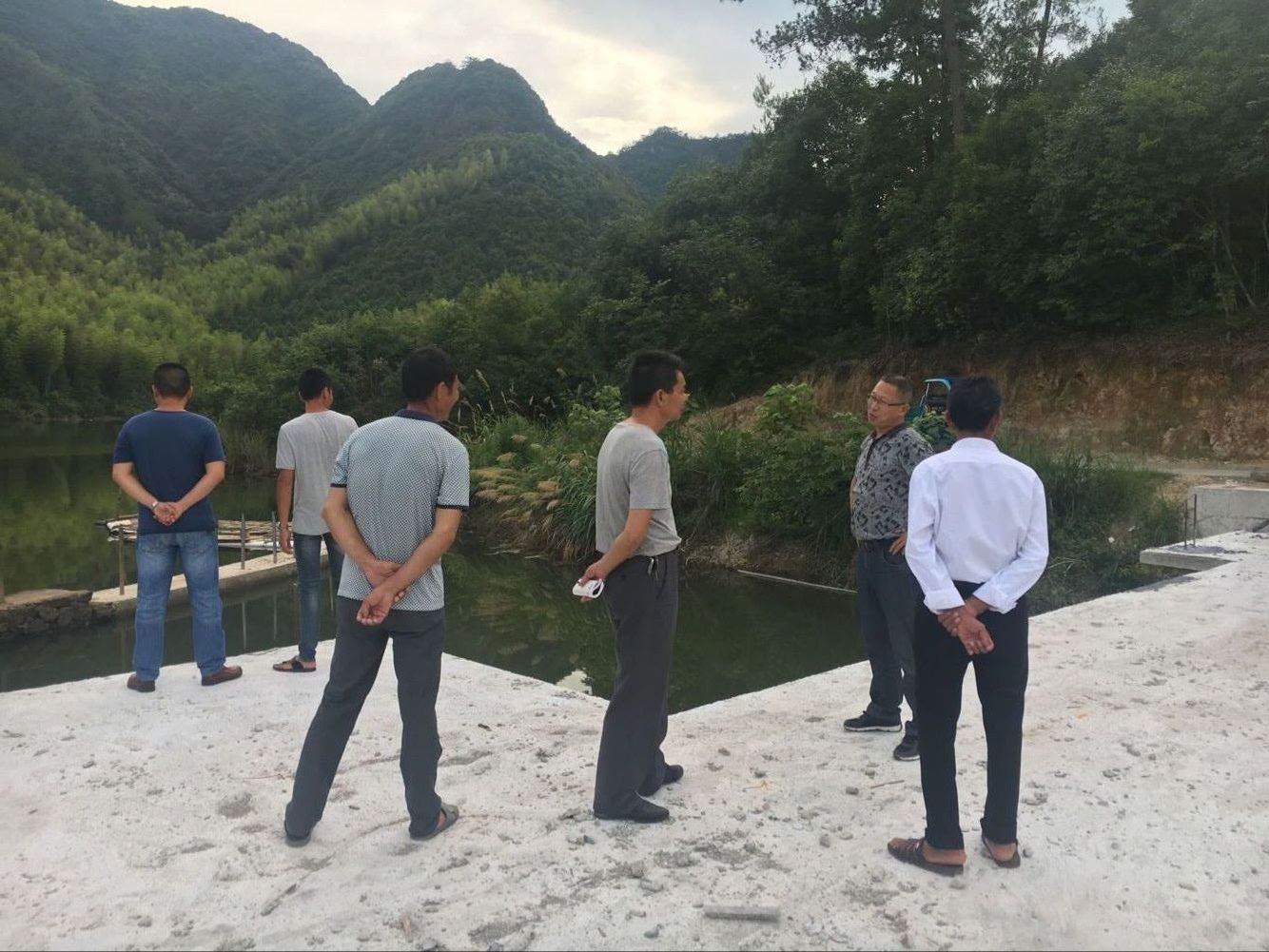 福建易順建筑工程有限公司黨支部幫扶招沙甲貧困戶(hù)摸底調(diào)查