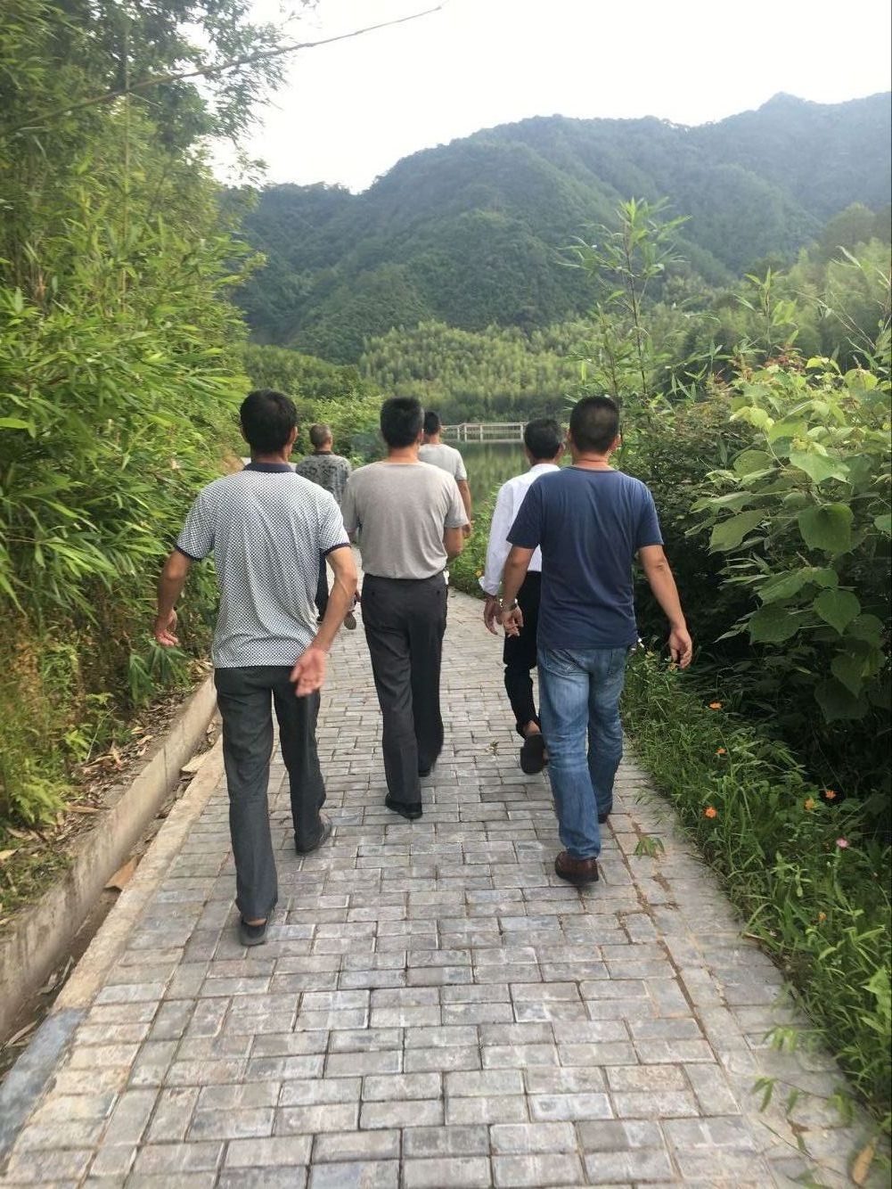 福建易順建筑工程有限公司黨支部幫扶招沙甲貧困戶(hù)摸底調(diào)查