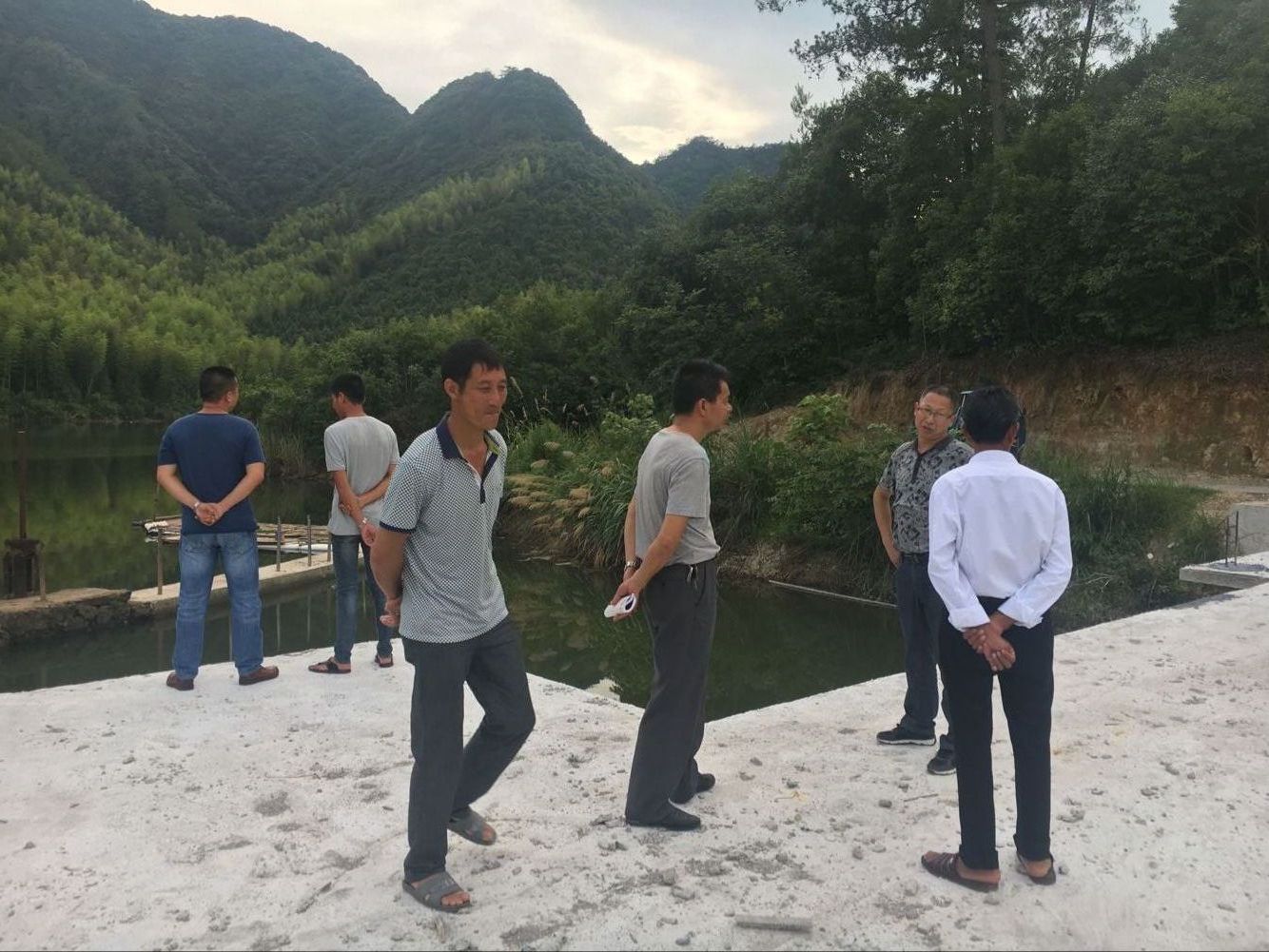 福建易順建筑工程有限公司黨支部幫扶招沙甲貧困戶(hù)摸底調(diào)查