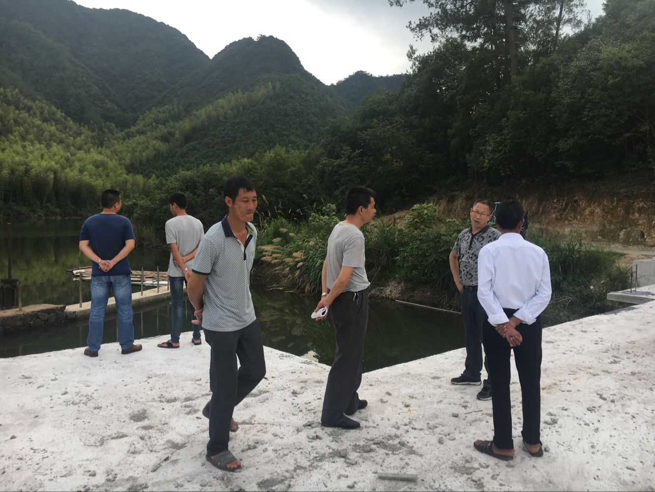 福建易順建筑工程有限公司黨支部幫扶招沙甲貧困戶(hù)摸底調(diào)查