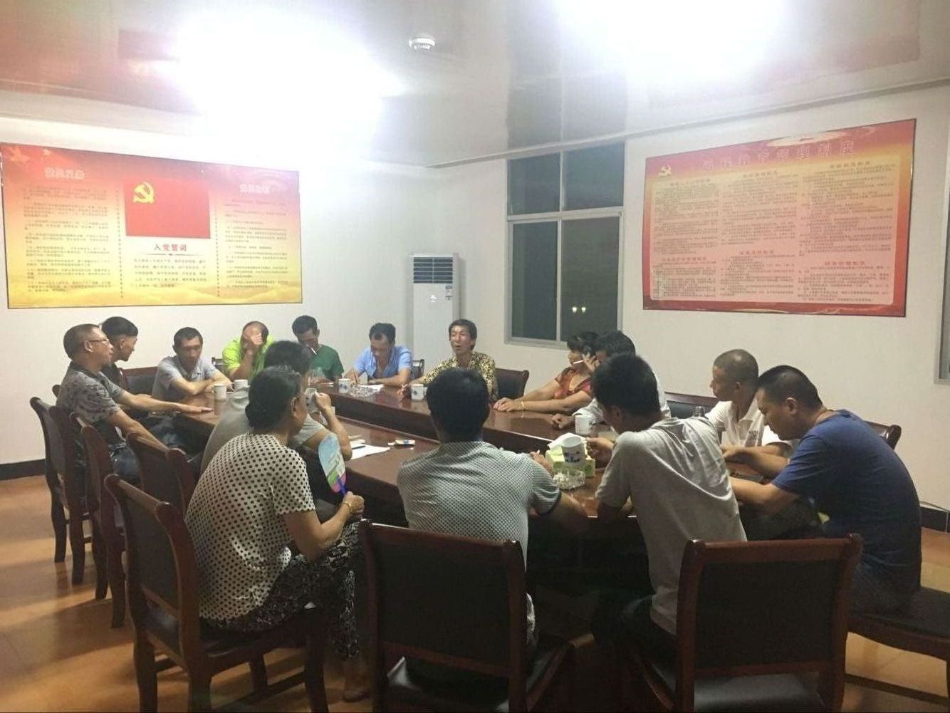 福建易順建筑工程有限公司黨支部幫扶招沙甲貧困戶(hù)摸底調(diào)查