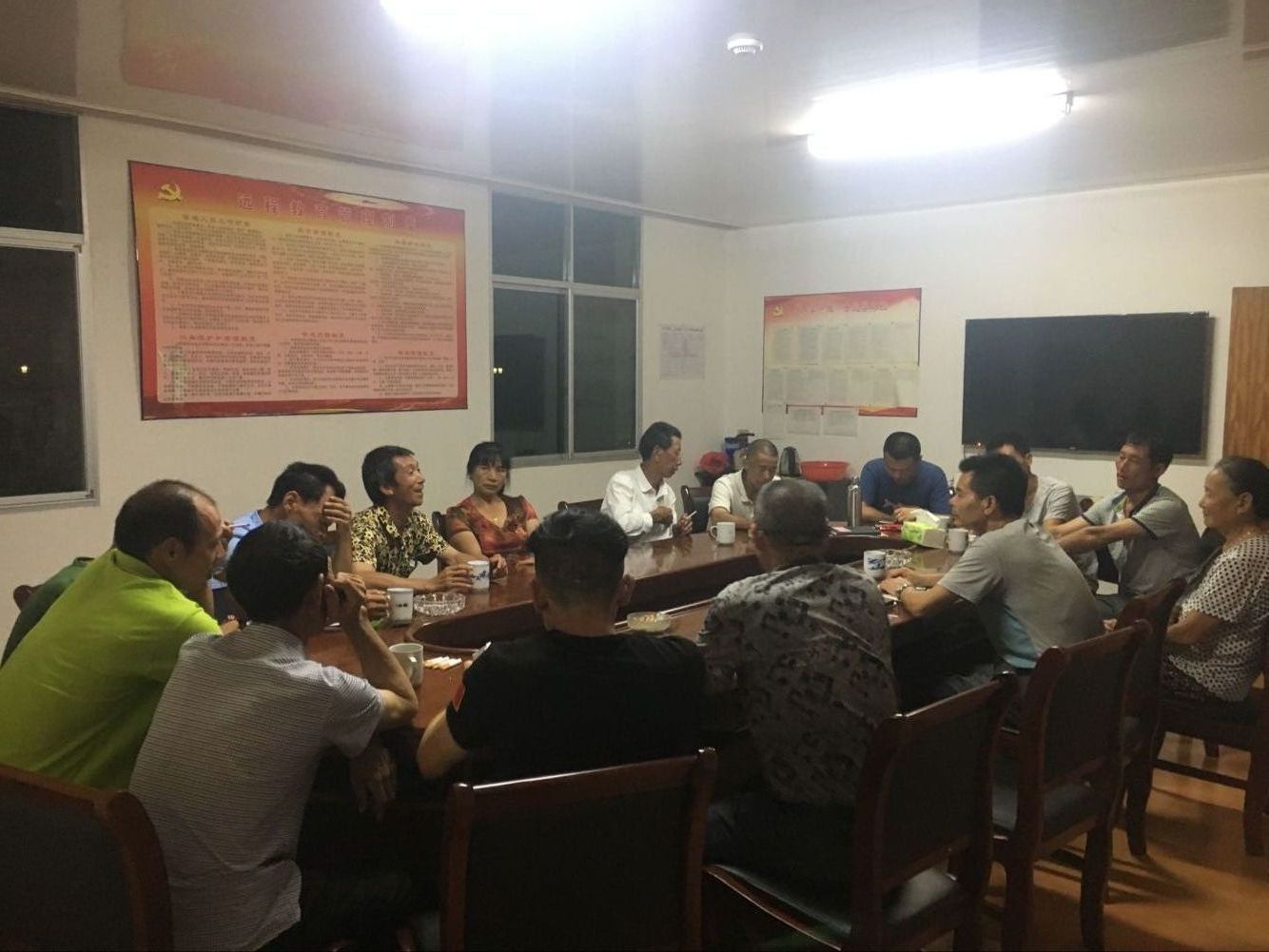 福建易順建筑工程有限公司黨支部幫扶招沙甲貧困戶(hù)摸底調(diào)查
