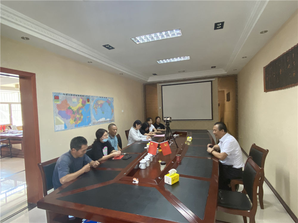 “關(guān)愛員工，情系學(xué)子”易順公司董事長為員工子女發(fā)放助學(xué)金