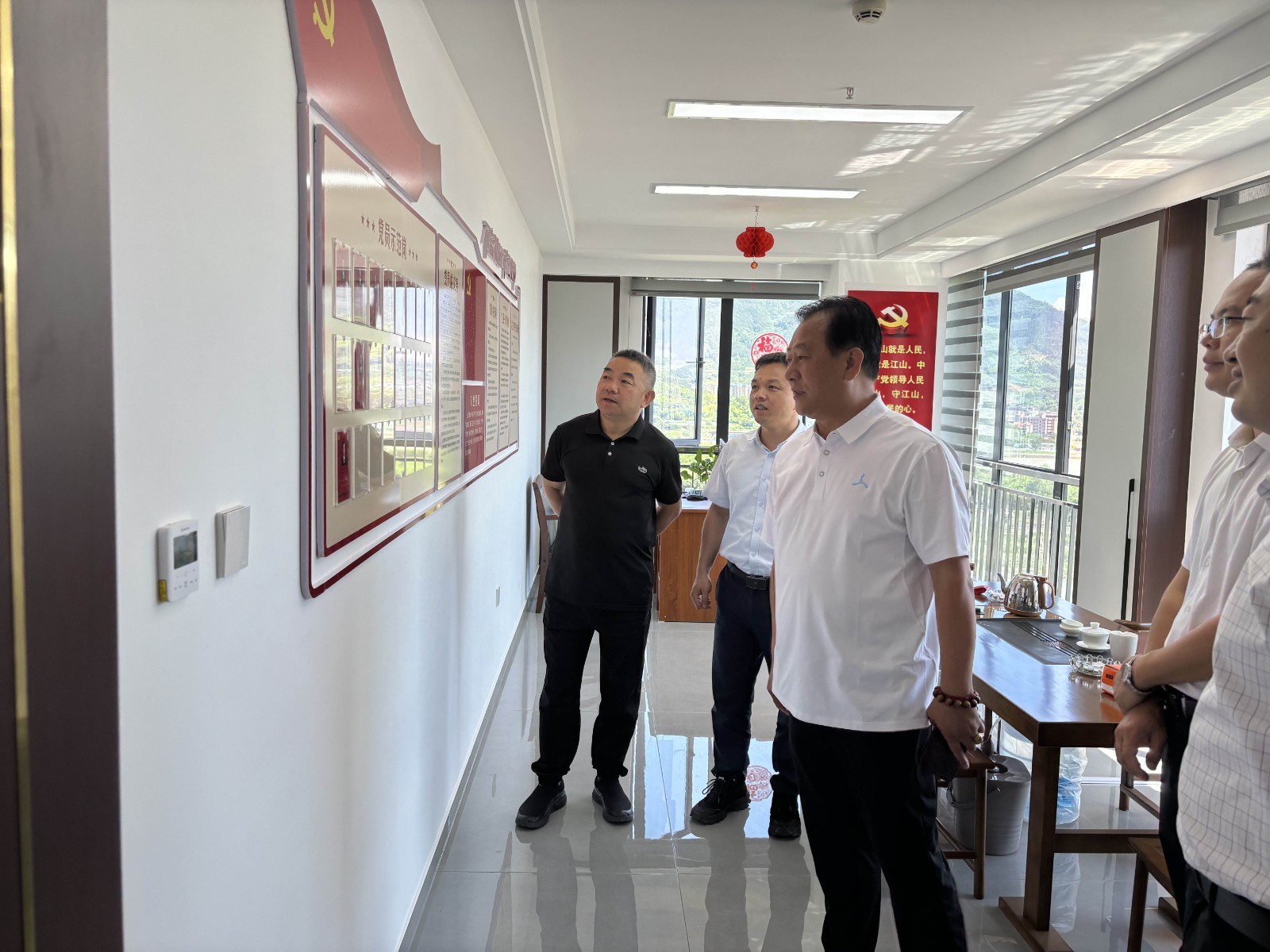 南平市住建局領(lǐng)導蒞臨易順建工集團有限公司,共話建筑行業(yè)新機遇與挑戰(zhàn)