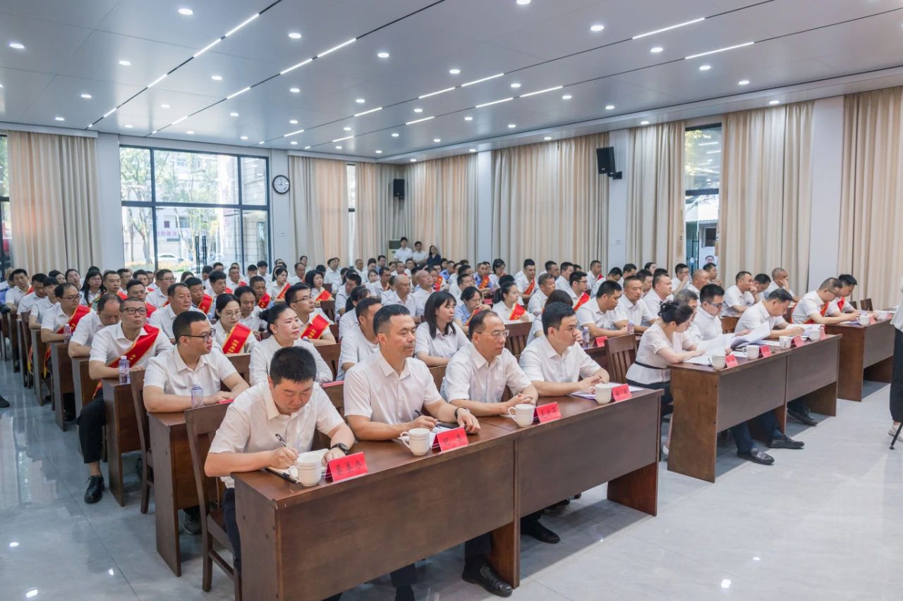 喜報(bào)！易順建工集團(tuán)與總經(jīng)理李晉恒雙雙榮獲松溪縣“6·9”極端暴雨洪澇災(zāi)害防御優(yōu)秀表彰。